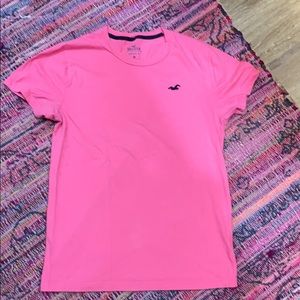 Hollister must have tee